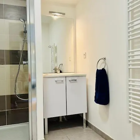 Bright With Balcony And Private Parking * La Rochelle (Charente-Maritime)