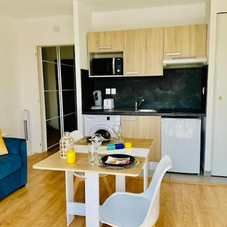 Bright With Balcony And Private Parking La Rochelle (Charente-Maritime)