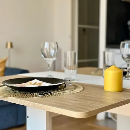Bright With Balcony And Private Parking Apartment *