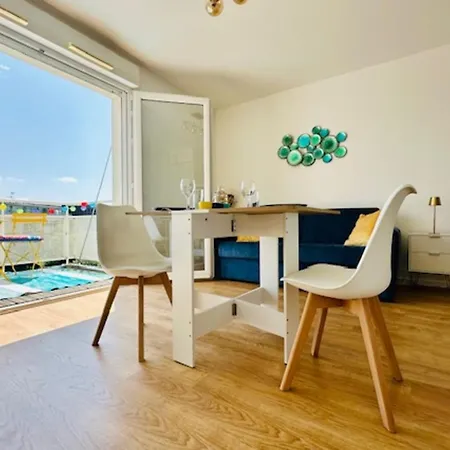 Bright With Balcony And Private Parking *