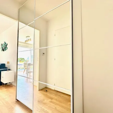 Bright With Balcony And Private Parking * La Rochelle (Charente-Maritime)